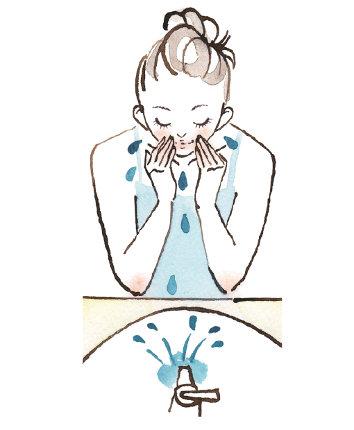 たっぷりの泡で洗顔しぬるま湯ですすいだあと、冷水を3～5回顔全体にかけます。